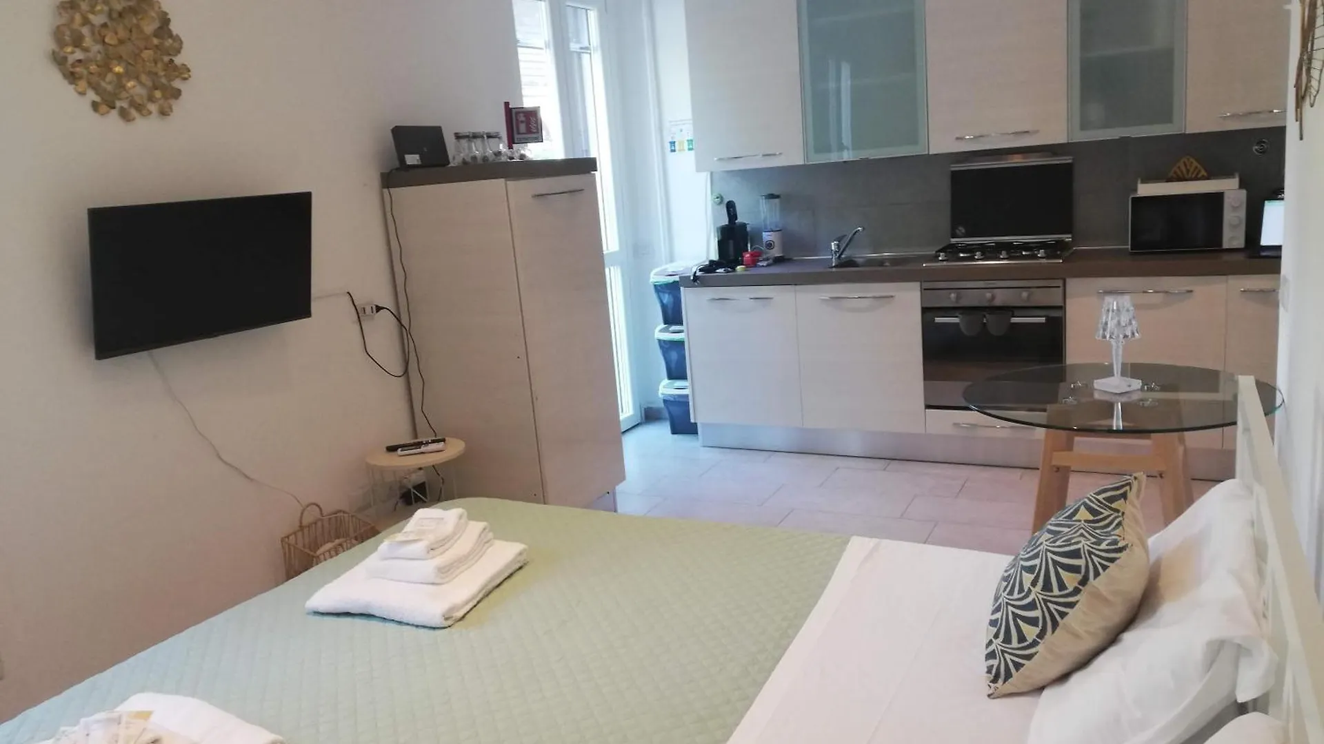 Ferienwohnung Patio & Parking - Self Check-In & Remote Access Cernobbio Apartment
